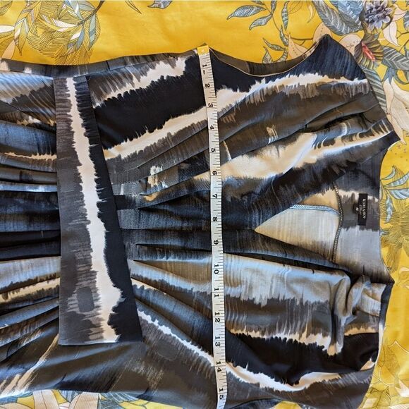 Komarov v neck black white grey belted front pleated cap sleeve dress sz s euc - Picture 3 of 6